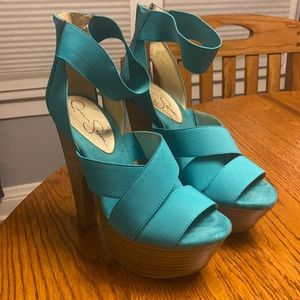 Jessica Simpson sexy wedges
